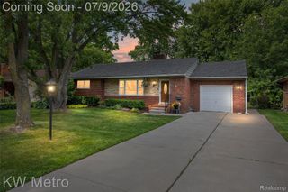 20665 Woodcrest Street, Harper Woods, MI 48225
