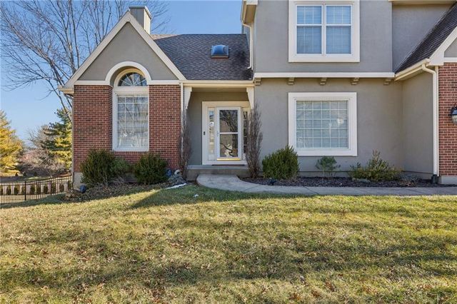 13819 Pembroke Lane, Leawood, KS 66224