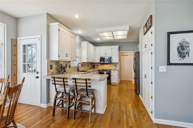 13819 Pembroke Lane, Leawood, KS 66224