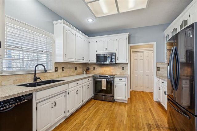 13819 Pembroke Lane, Leawood, KS 66224