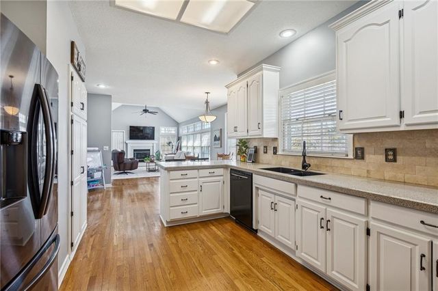 13819 Pembroke Lane, Leawood, KS 66224