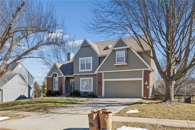 13819 Pembroke Lane, Leawood, KS 66224