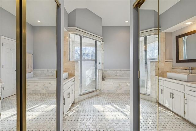 13819 Pembroke Lane, Leawood, KS 66224