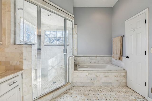 13819 Pembroke Lane, Leawood, KS 66224