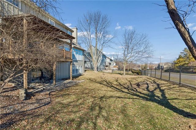 13819 Pembroke Lane, Leawood, KS 66224