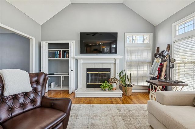 13819 Pembroke Lane, Leawood, KS 66224