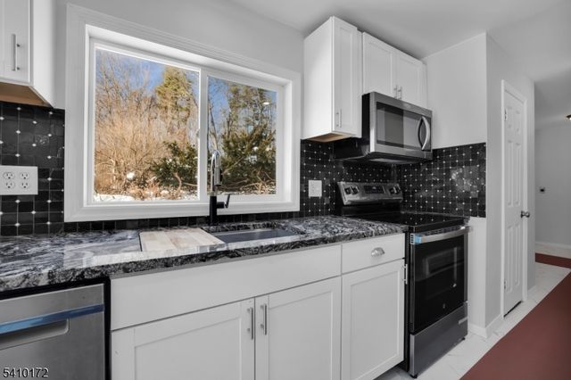 52 Whitehall Rd, Green Twp., NJ 07821