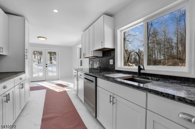 52 Whitehall Rd, Green Twp., NJ 07821