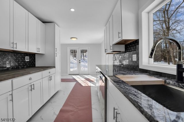 52 Whitehall Rd, Green Twp., NJ 07821