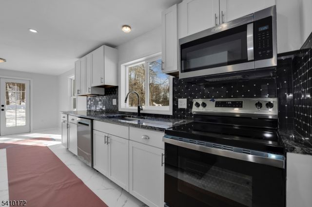 52 Whitehall Rd, Green Twp., NJ 07821