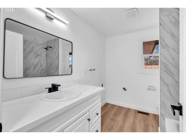 398 21ST St, Salem, OR 97301