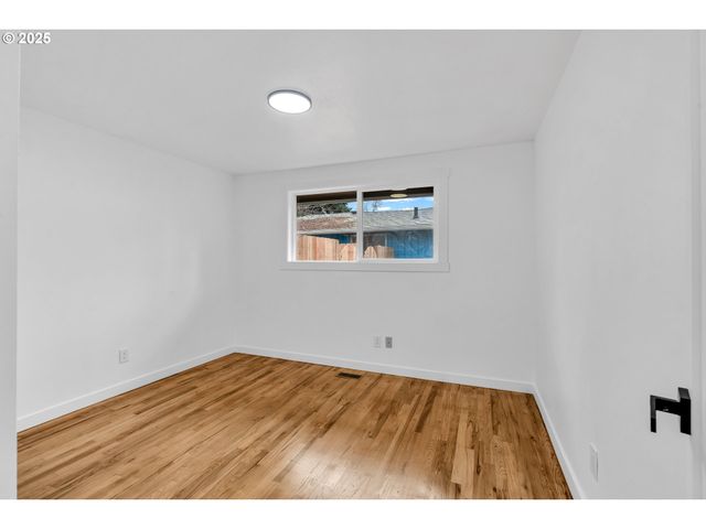 398 21ST St, Salem, OR 97301