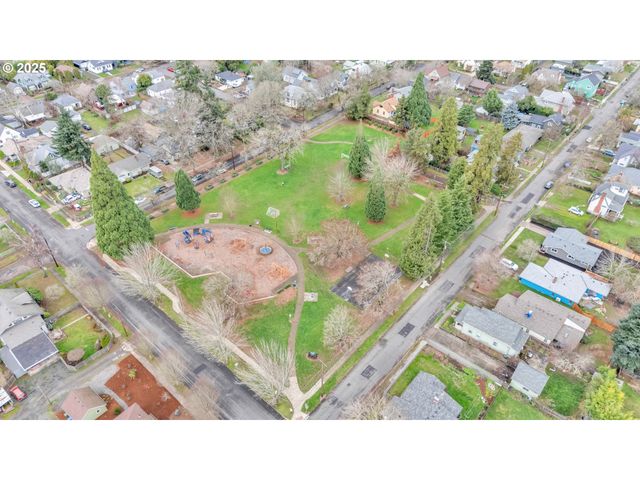 398 21ST St, Salem, OR 97301