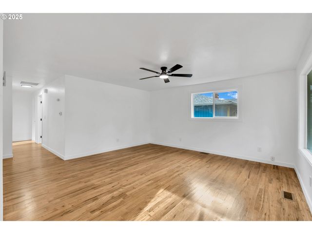 398 21ST St, Salem, OR 97301