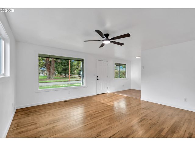 398 21ST St, Salem, OR 97301