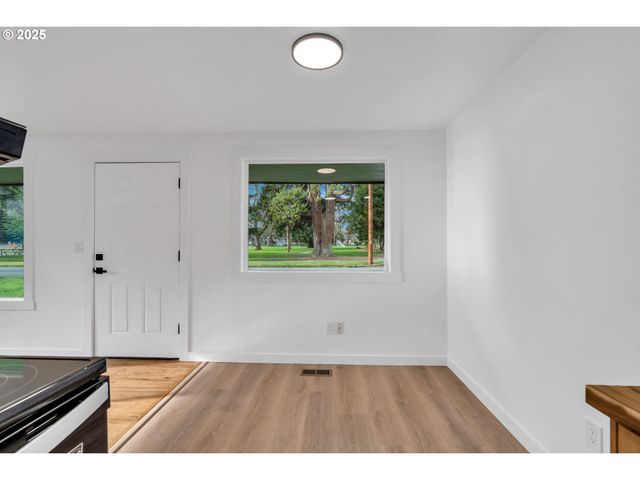 398 21ST St, Salem, OR 97301