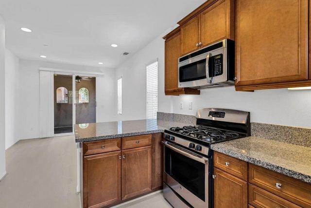 530 Calle Vibrante, Palm Desert, CA 92211