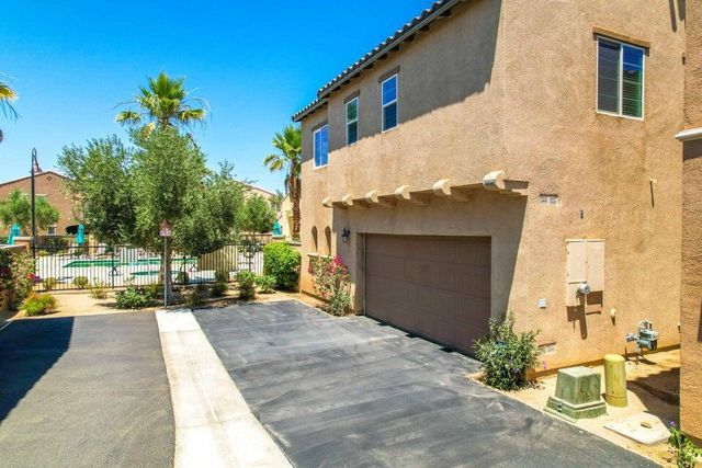 530 Calle Vibrante, Palm Desert, CA 92211