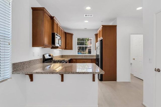 530 Calle Vibrante, Palm Desert, CA 92211