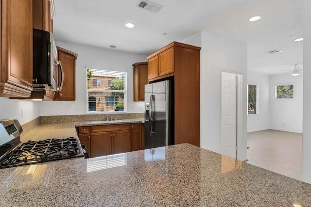530 Calle Vibrante, Palm Desert, CA 92211