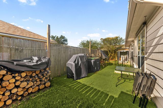 2810 Brookmist Lane, Dickinson, TX 77539
