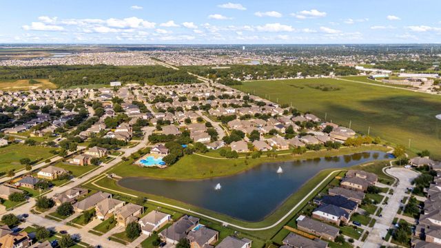 2810 Brookmist Lane, Dickinson, TX 77539