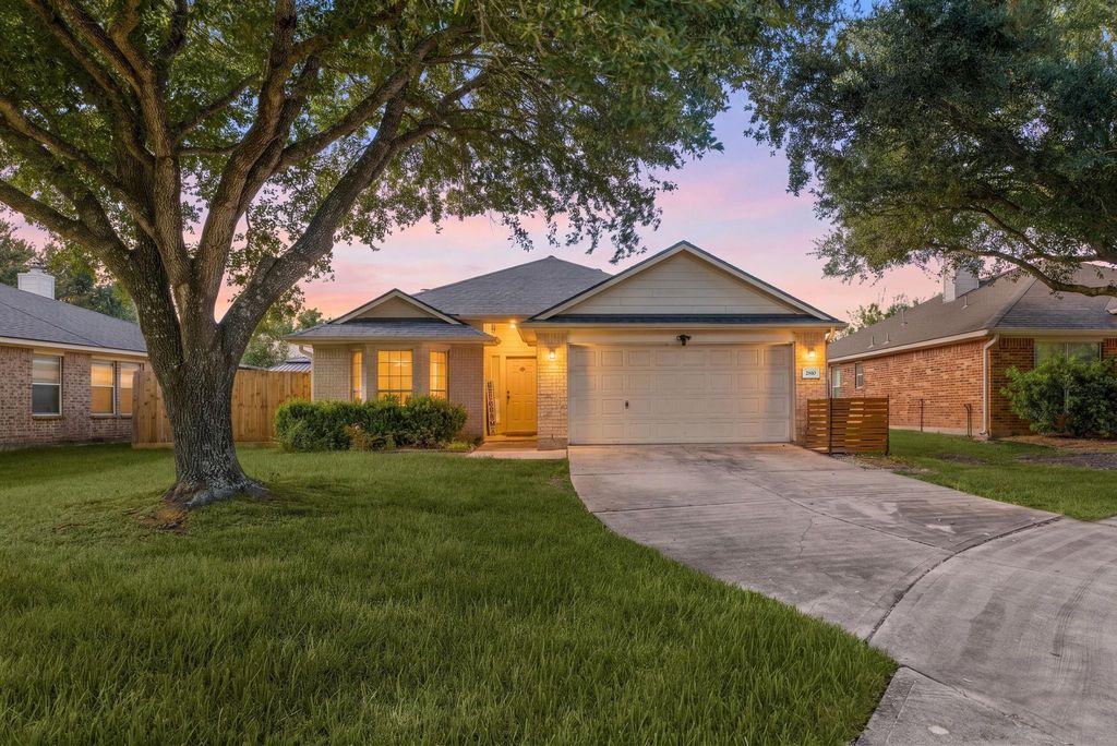 2810 Brookmist Lane, Dickinson, TX 77539