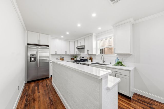 827 Westmount Avenue, Dallas, TX 75211