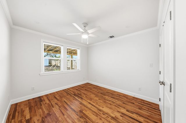 827 Westmount Avenue, Dallas, TX 75211