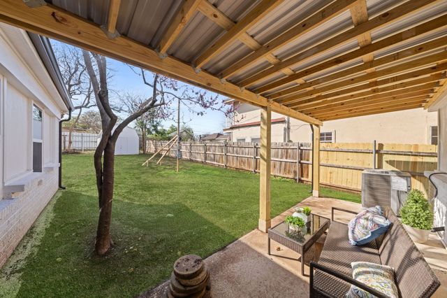 827 Westmount Avenue, Dallas, TX 75211