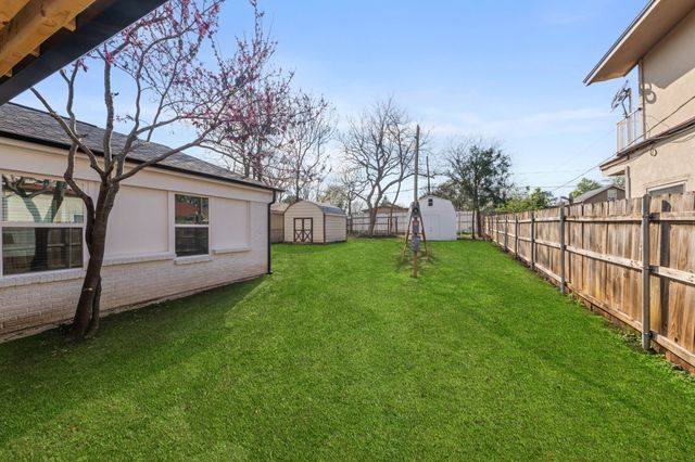 827 Westmount Avenue, Dallas, TX 75211