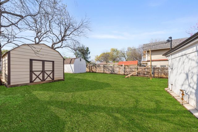 827 Westmount Avenue, Dallas, TX 75211