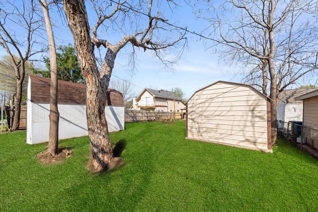 827 Westmount Avenue, Dallas, TX 75211