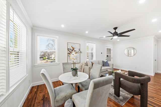 827 Westmount Avenue, Dallas, TX 75211