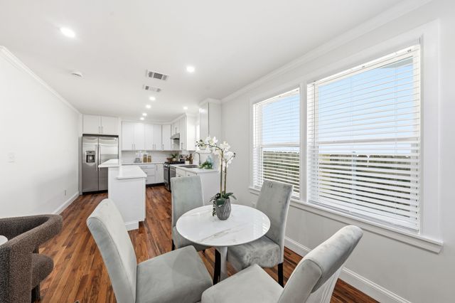 827 Westmount Avenue, Dallas, TX 75211