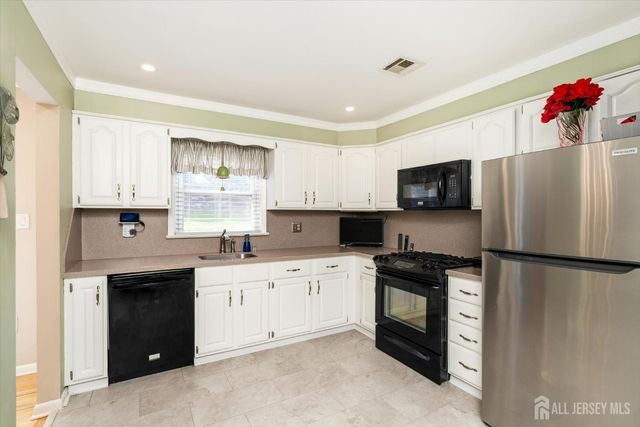 5 Ridgeview Road, Jamesburg, NJ 08831