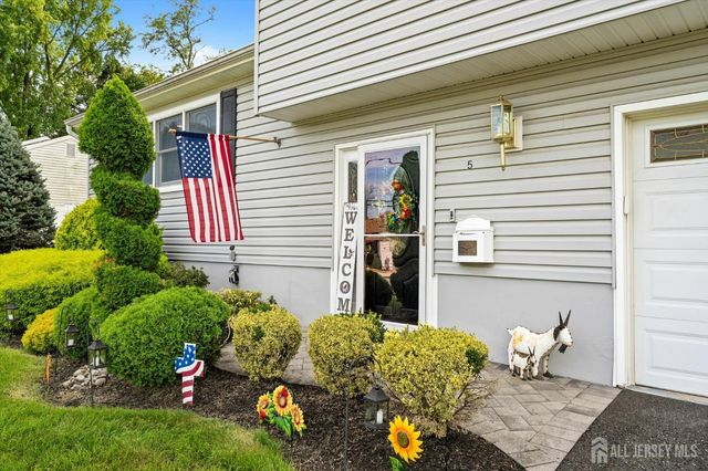 5 Ridgeview Road, Jamesburg, NJ 08831