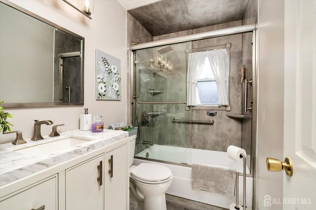 5 Ridgeview Road, Jamesburg, NJ 08831