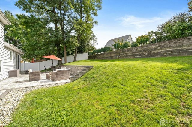 5 Ridgeview Road, Jamesburg, NJ 08831