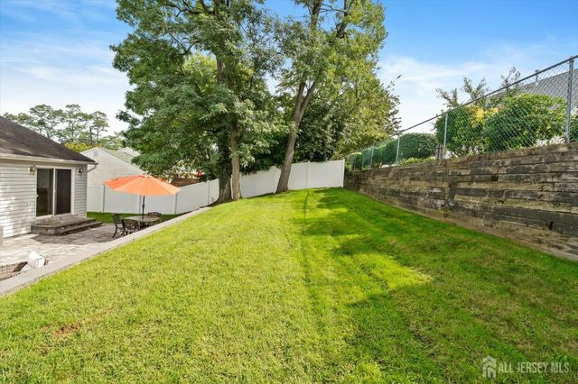 5 Ridgeview Road, Jamesburg, NJ 08831