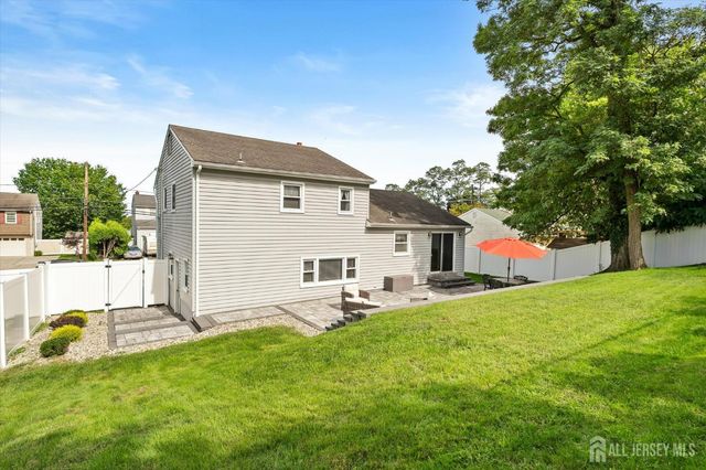 5 Ridgeview Road, Jamesburg, NJ 08831