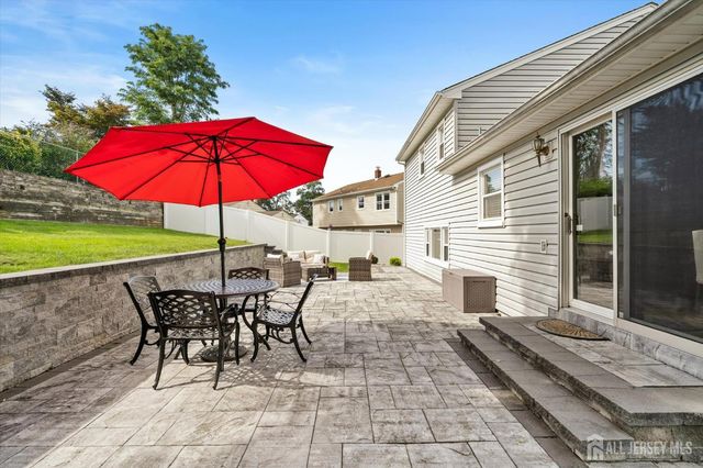 5 Ridgeview Road, Jamesburg, NJ 08831
