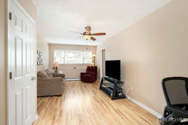 5 Ridgeview Road, Jamesburg, NJ 08831