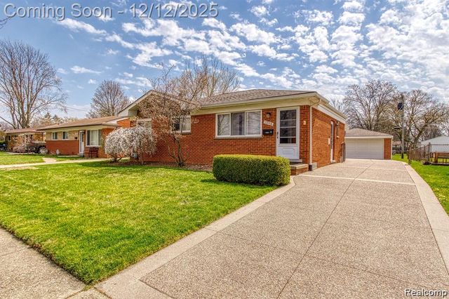 13194 Burgundy Avenue, Warren, MI 48089