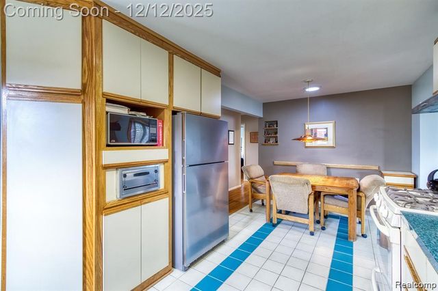 13194 Burgundy Avenue, Warren, MI 48089