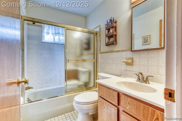 13194 Burgundy Avenue, Warren, MI 48089