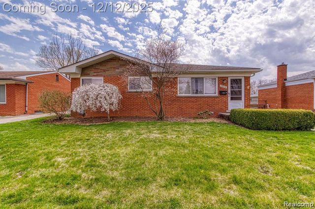 13194 Burgundy Avenue, Warren, MI 48089