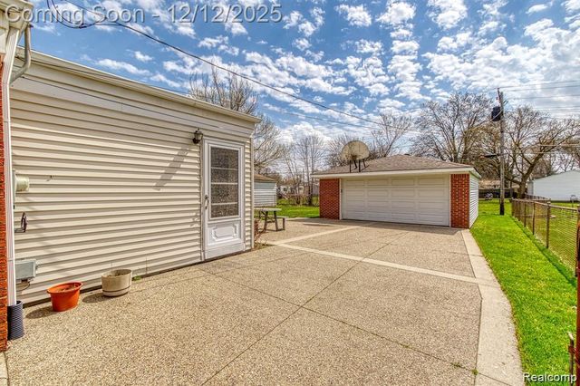 13194 Burgundy Avenue, Warren, MI 48089