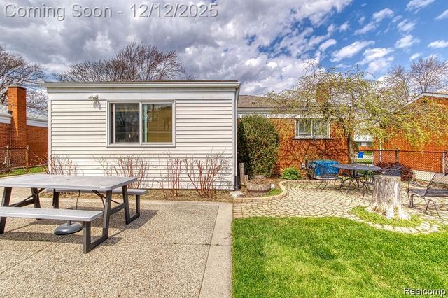 13194 Burgundy Avenue, Warren, MI 48089