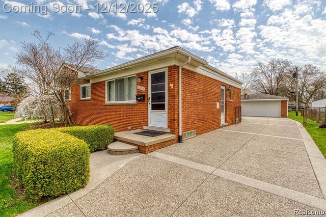 13194 Burgundy Avenue, Warren, MI 48089